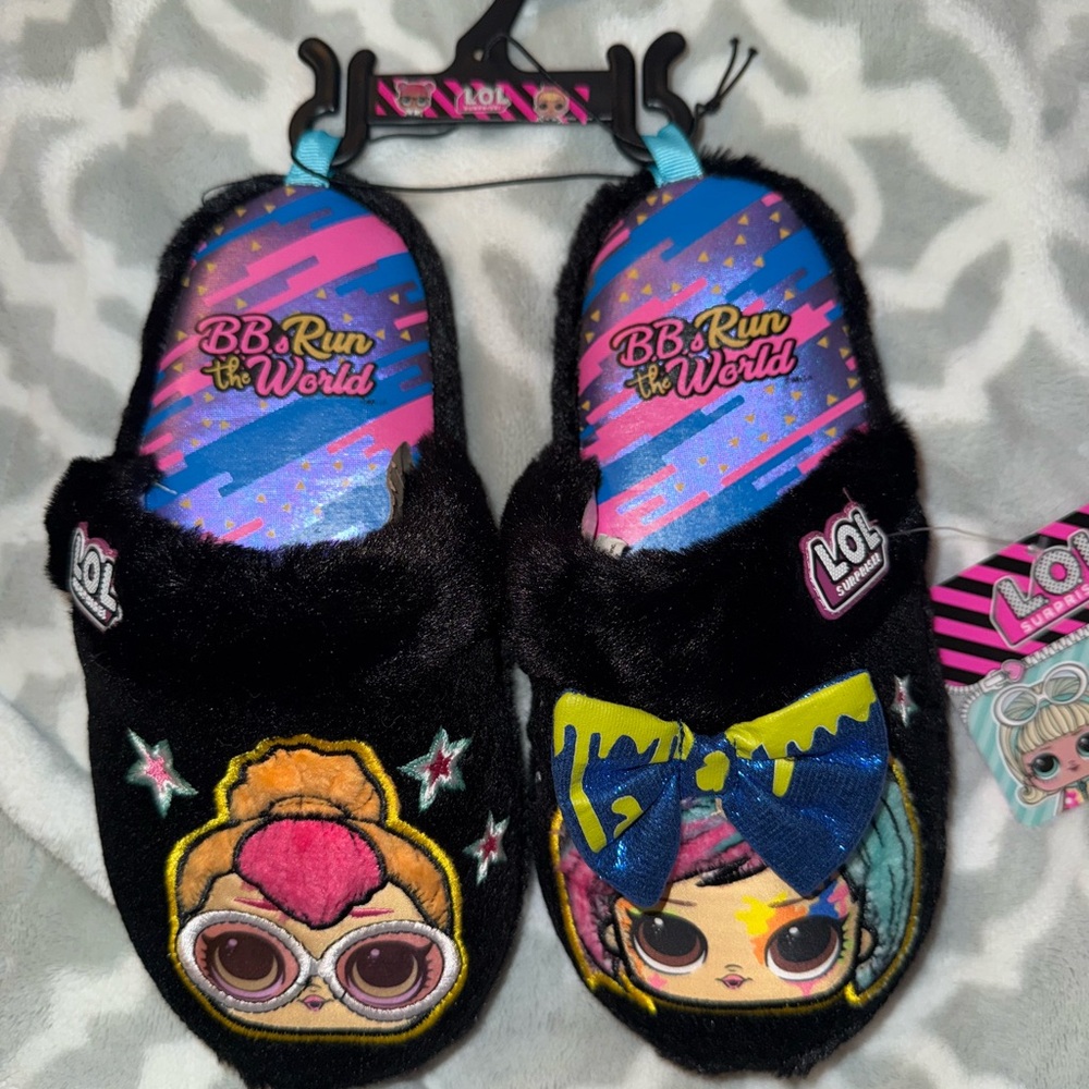 NWT GIRLS SIZE 13-1 LOL SURPRISE DOLL RUN THE WORLD SLIPPERS SHOES